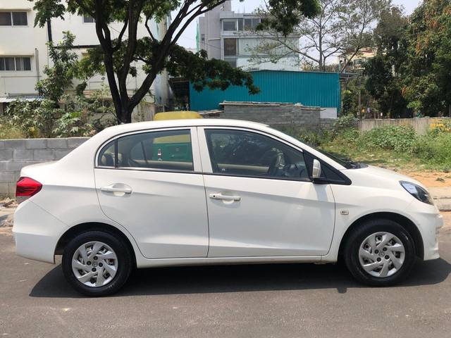 https://images10.gaadi.com/usedcar_image/4533687/original/5c55e2e81c2b27250cb5bf6e863b71ea.jpg?imwidth=6401