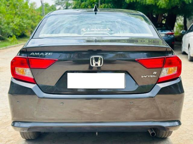 https://images10.gaadi.com/usedcar_image/4533688/original/processed_4acf33b5431a480faee00cc67f5d7da0.jpg?imwidth=6402