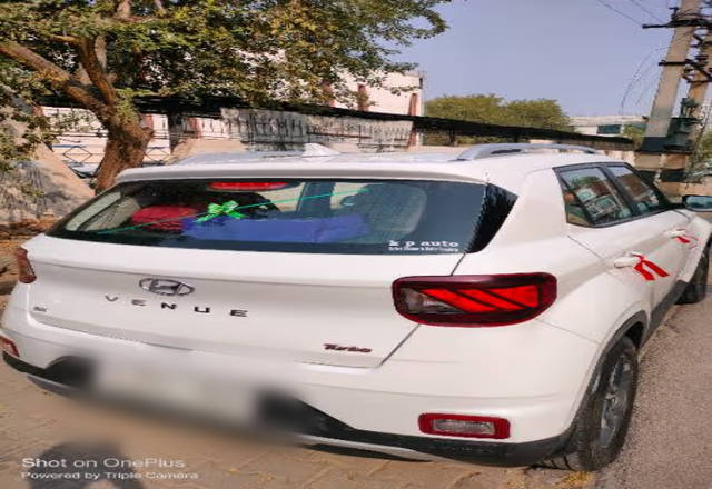 https://images10.gaadi.com/usedcar_image/4533690/original/2fb581c4-e657-48dc-b433-47b229a4350b.?imwidth=6400
