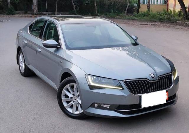https://images10.gaadi.com/usedcar_image/4533693/original/processed_1d3562b02fabd016870839f06762add3.jpg?imwidth=6400