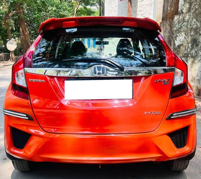 https://images10.gaadi.com/usedcar_image/4533697/original/processed_3aeebf37beeafc1495c1a07f0cc377d1.jpg?imwidth=6401