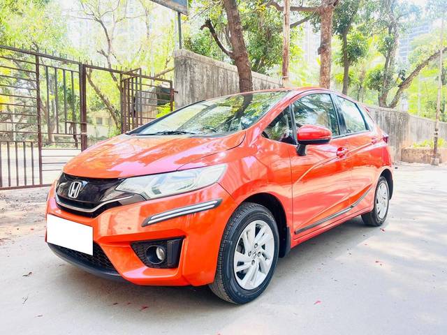 https://images10.gaadi.com/usedcar_image/4533697/original/processed_799ddd2a2b41fc5b7c6571cddbbb9d2d.jpg?imwidth=6400