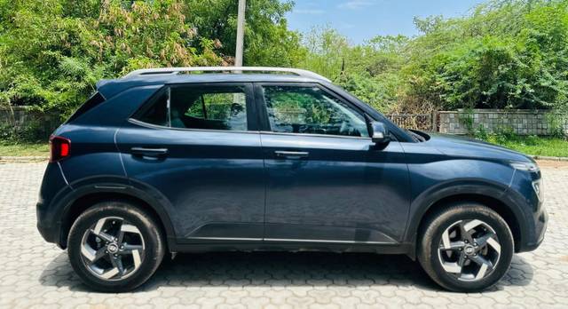 https://images10.gaadi.com/usedcar_image/4533706/original/b11a433f54fccd427ca49aa650814b08.jpg?imwidth=6401