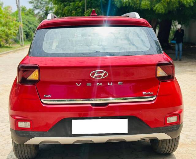 https://images10.gaadi.com/usedcar_image/4533710/original/processed_90061c5d6411db89e283b7ea6185a254.jpg?imwidth=6402