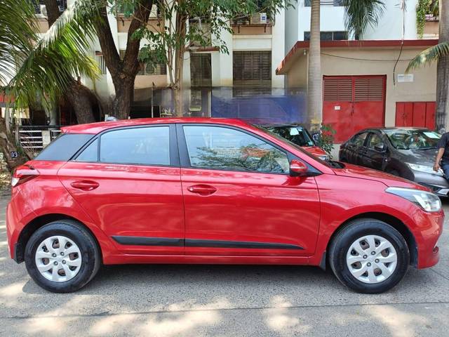 https://images10.gaadi.com/usedcar_image/4533711/original/processed_b7a1c873d87bb4b0fa34658e728498a8.jpg?imwidth=6401