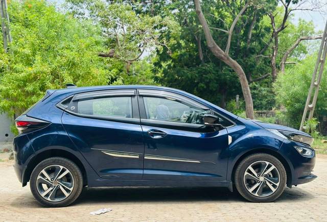 https://images10.gaadi.com/usedcar_image/4533712/original/processed_d304dc5944b83f89ad27d2cc06c05274.jpg?imwidth=6401