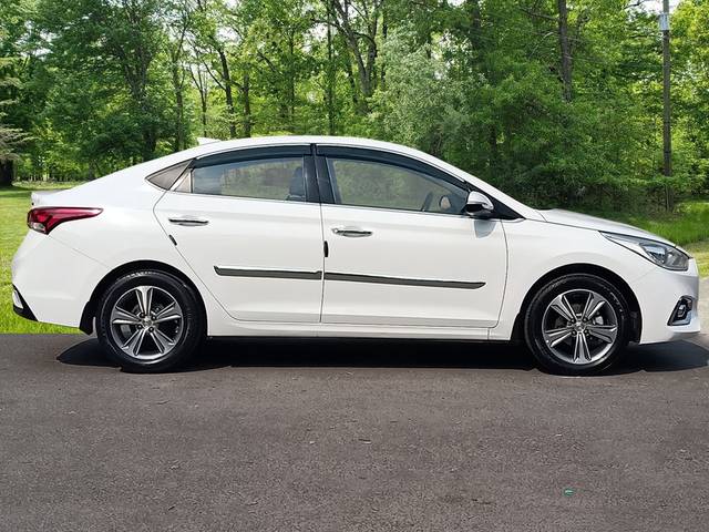 https://images10.gaadi.com/usedcar_image/4533713/original/c3eef89f568cef9a8831b84bc210fe54.jpg?imwidth=6401