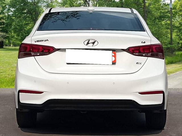 https://images10.gaadi.com/usedcar_image/4533713/original/processed_83d6162951025c3a01d2d9ab8719e976.jpg?imwidth=6402