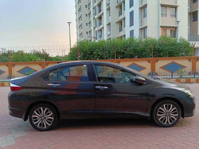 https://images10.gaadi.com/usedcar_image/4533717/original/0d9372a456453c5148497e3431c63e43.jpg?imwidth=6401