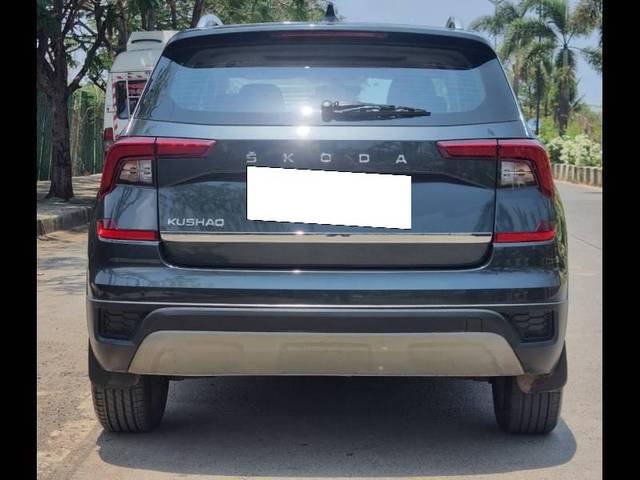 https://images10.gaadi.com/usedcar_image/4533720/original/processed_3a1ba3b503ddb78fab8cb34f8c2a57f1.jpg?imwidth=6402
