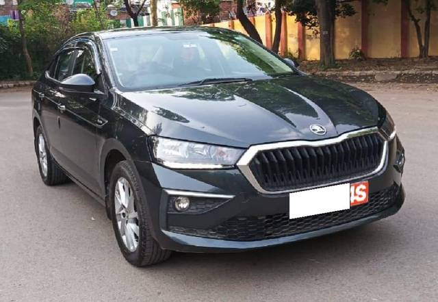 https://images10.gaadi.com/usedcar_image/4533723/original/processed_e1d07a837396d5d5c523fe37f9a95e83.jpg?imwidth=6400
