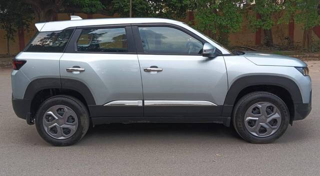 https://images10.gaadi.com/usedcar_image/4533725/original/processed_2592b8f69486cad00230de1e92f5c6a1.jpg?imwidth=6401