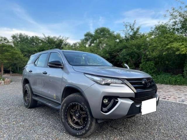 https://images10.gaadi.com/usedcar_image/4533727/original/processed_08fd3fbdfc179e5beac9fc7ab82cf75b.jpg?imwidth=6400