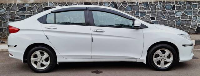 https://images10.gaadi.com/usedcar_image/4533774/original/3c7d5434e29593aaddfe407b9513d5df.jpg?imwidth=6401