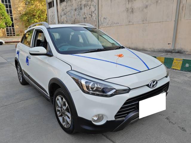 https://images10.gaadi.com/usedcar_image/4533779/original/processed_37991be2772b07be105c93d231bf7ea6.jpg?imwidth=6400