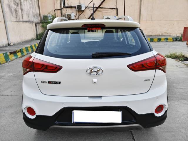 https://images10.gaadi.com/usedcar_image/4533779/original/processed_83cafe6a66584172528d3d125a001ce1.jpg?imwidth=6402