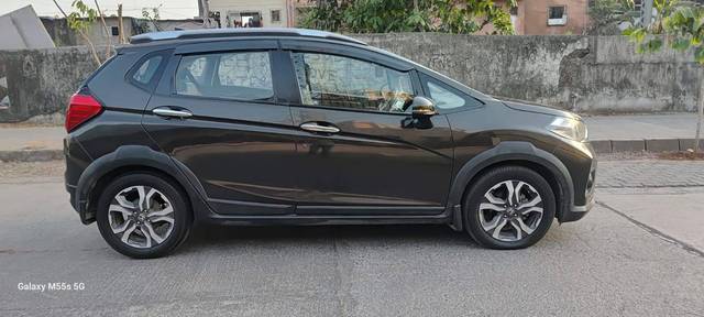 https://images10.gaadi.com/usedcar_image/4533791/original/processed_c18524a208e543eb02c1601c34c47de7.jpeg?imwidth=6401