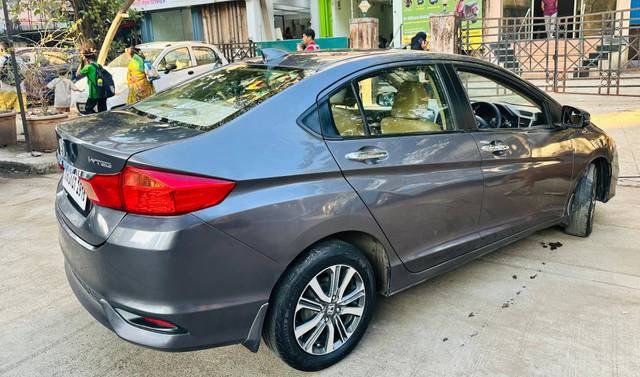 https://images10.gaadi.com/usedcar_image/4533798/original/processed_01a0abdeda6bf919d72cc91a88555800.jpg?imwidth=6401