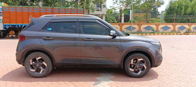 https://images10.gaadi.com/usedcar_image/4533799/original/processed_b29a51dd86dabff1f33f9cd657f1538f.jpg?imwidth=6401