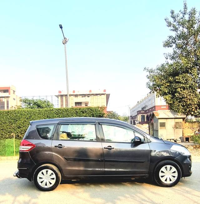 https://images10.gaadi.com/usedcar_image/4533803/original/e392ec2c6e9bef859c5f93a600a79eaf.jpg?imwidth=6401