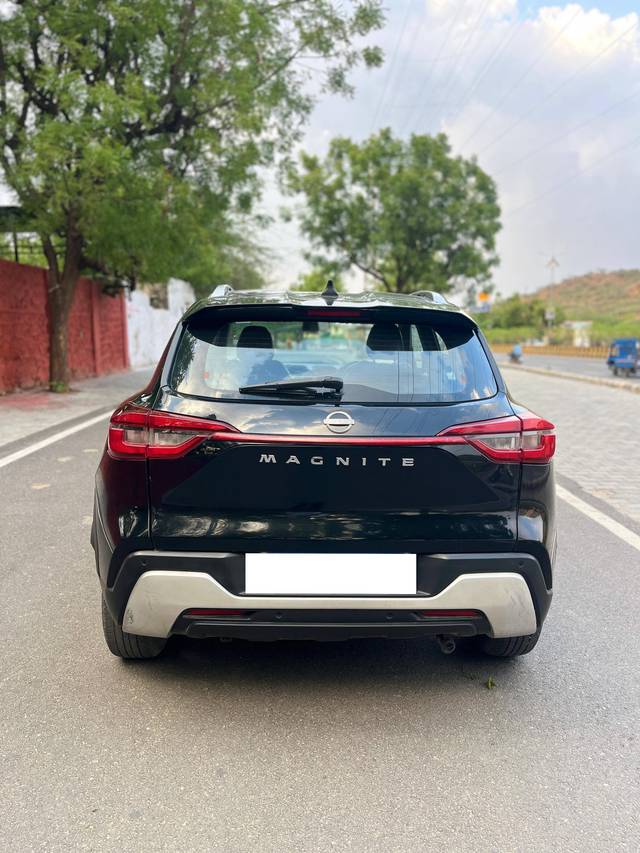https://images10.gaadi.com/usedcar_image/4533804/original/processed_a3f5da572fba0f64ca4d8e35166663b8.jpeg?imwidth=6402