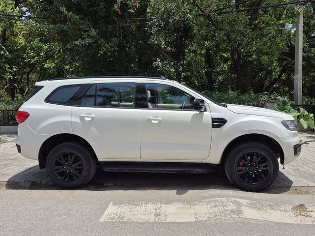https://images10.gaadi.com/usedcar_image/4533829/original/f8564cb25d638365e17b64b07e06e729.jpg?imwidth=6401