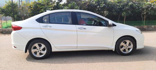 https://images10.gaadi.com/usedcar_image/4533830/original/33d5545080618aa340b267fea33bb8fd.jpg?imwidth=6401