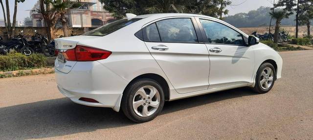 https://images10.gaadi.com/usedcar_image/4533830/original/processed_a016b63522508ecbb198b6b36852f798.jpg?imwidth=6402