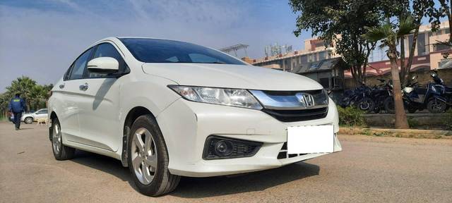 https://images10.gaadi.com/usedcar_image/4533830/original/processed_e5b5388e7e684e81b8a0b66cbfe0b602.jpg?imwidth=6400