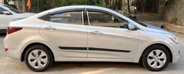 https://images10.gaadi.com/usedcar_image/4533850/original/processed_a8e8eba3-8cce-4713-abbc-5b6bedaf723c.jpg?imwidth=6401