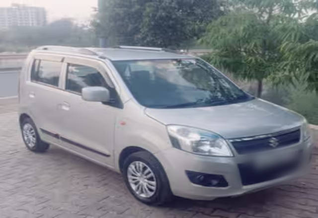 https://images10.gaadi.com/usedcar_image/4533881/original/2e3d9de0-bda4-45c6-abc9-fbbe5b13f88a.?imwidth=6400