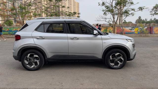 https://images10.gaadi.com/usedcar_image/4533892/original/a6489a696c650ce0c395e4c425fc956e.jpg?imwidth=6401