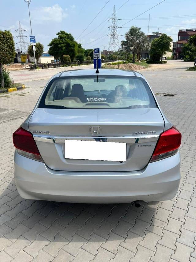 https://images10.gaadi.com/usedcar_image/4533896/original/processed_c6737917dfcf830a89525b01618a89b0.jpg?imwidth=6402