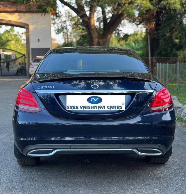https://images10.gaadi.com/usedcar_image/4533905/original/processed_743bf39b4ea092dfbbb787f0c76af174.jpg?imwidth=6402