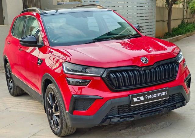 https://images10.gaadi.com/usedcar_image/4533908/original/processed_b1c1875a31d3022f518d6d6fca9fb5b2.jpg?imwidth=6400