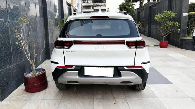 https://images10.gaadi.com/usedcar_image/4533909/original/processed_e541e390df9b4da85fbd37e91bf126e8.jpg?imwidth=6402