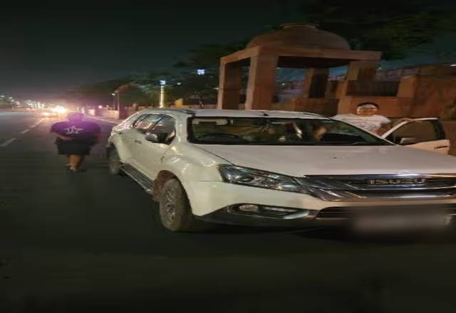 https://images10.gaadi.com/usedcar_image/4533921/original/9691a524-ef81-4b40-80a1-f2943f3f83fa.?imwidth=6400