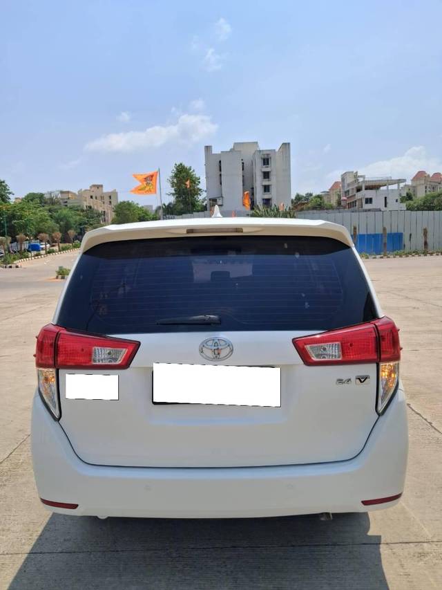 https://images10.gaadi.com/usedcar_image/4533923/original/processed_2ceaf4a470f1e91e146d956c3343236a.jpg?imwidth=6402