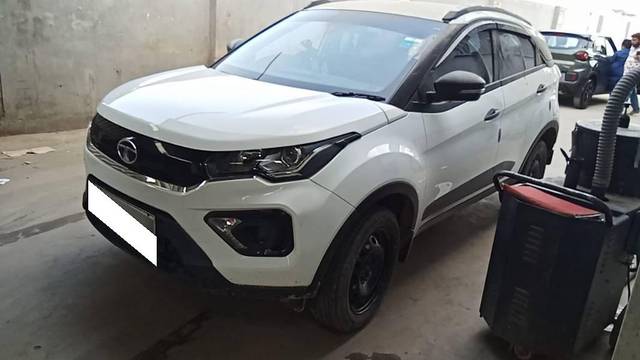 https://images10.gaadi.com/usedcar_image/4533959/original/processed_d3e7ed56-ed90-4548-825a-bd180c25017d.jpg?imwidth=6400