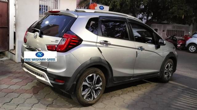 https://images10.gaadi.com/usedcar_image/4533962/original/processed_0acfd97b624c103664de9d9d247d955e.jpg?imwidth=6401