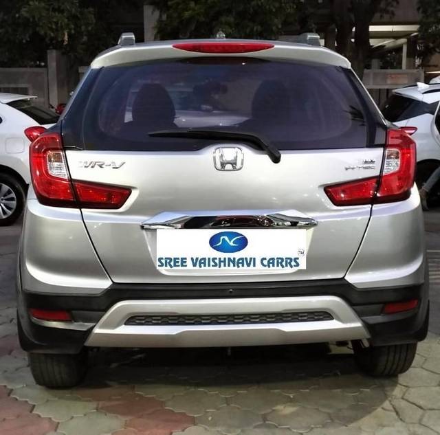 https://images10.gaadi.com/usedcar_image/4533962/original/processed_1d03e356ea9cdf1562debf448413e1eb.jpg?imwidth=6402