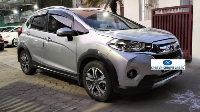 https://images10.gaadi.com/usedcar_image/4533962/original/processed_c7d170ff2bb36e1d37a8dc46f53bbe1d.jpg?imwidth=6400