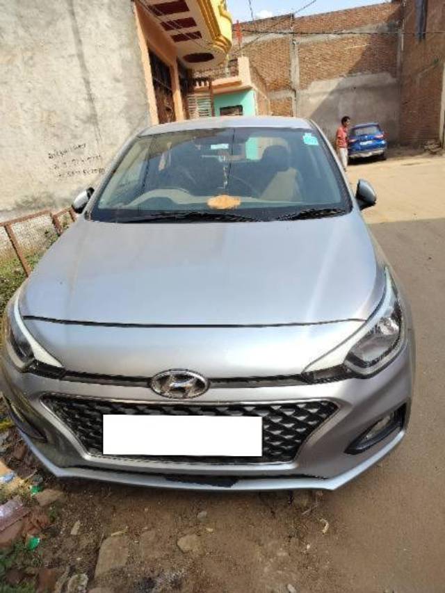 https://images10.gaadi.com/usedcar_image/4533970/original/processed_666b4fa7-ef74-4eae-b2e1-cd298ca3c3a7.jpg?imwidth=6400