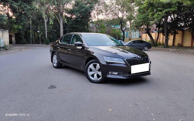 https://images10.gaadi.com/usedcar_image/4533973/original/processed_fd366cd2-78d1-4ceb-a847-096768a039cc.jpg?imwidth=6400