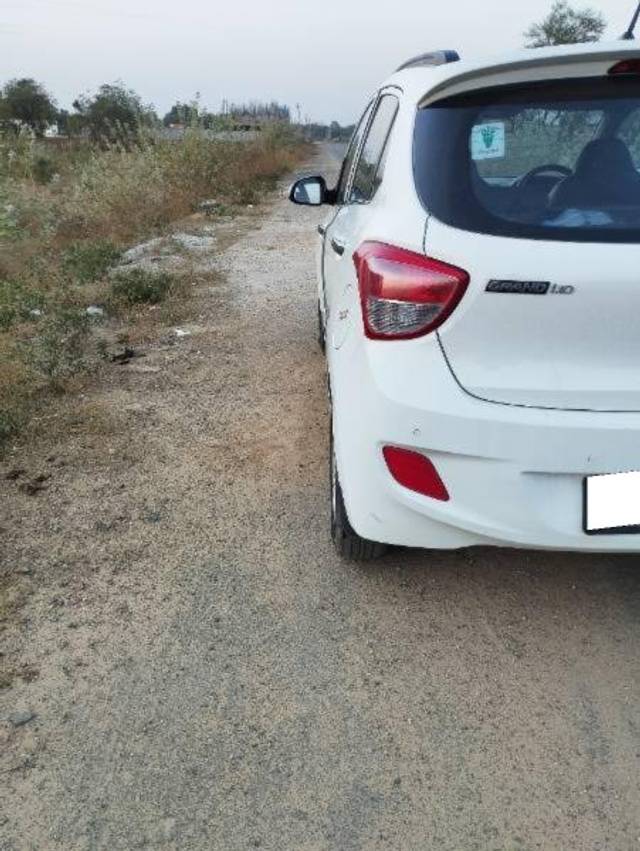 https://images10.gaadi.com/usedcar_image/4533975/original/processed_3851de35-fbc8-4372-9998-8ebd73e40be6.jpg?imwidth=6401