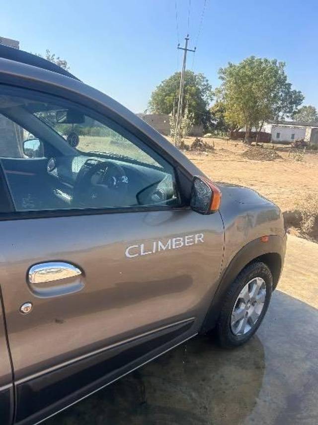 https://images10.gaadi.com/usedcar_image/4534030/original/processed_b5b1fe48-1e84-4469-8f48-444b48609790.jpeg?imwidth=6401
