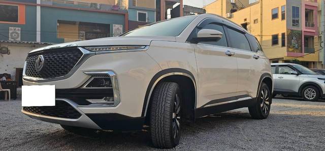 https://images10.gaadi.com/usedcar_image/4534044/original/processed_88f86ea8-7e58-4cf7-b5e0-1409f901a4a6.jpg?imwidth=6402