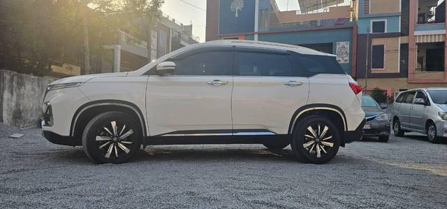 https://images10.gaadi.com/usedcar_image/4534044/original/processed_e237498d-124a-49b5-879c-2ff19c6562ef.jpg?imwidth=6401