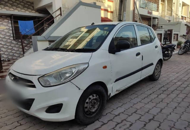 https://images10.gaadi.com/usedcar_image/4534089/original/8c8d910c-657f-4e17-bf0b-b24958b1818b.?imwidth=6402