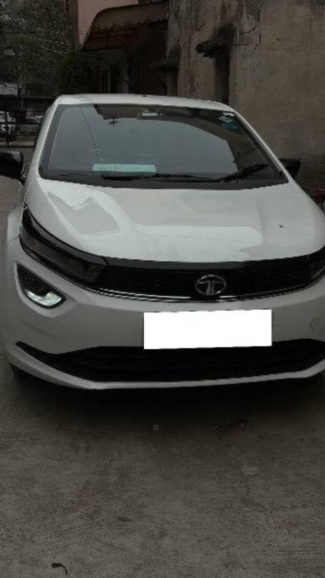 https://images10.gaadi.com/usedcar_image/4534124/original/processed_9780f7af-52bf-48b2-85a7-85bb74e812e8.jpeg?imwidth=6401